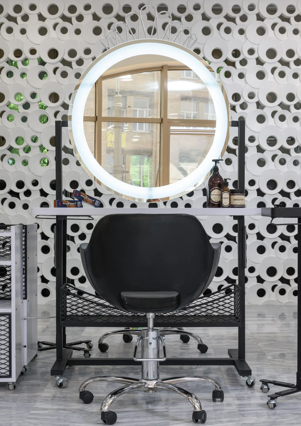 A salon chair available to rent at CHAIR